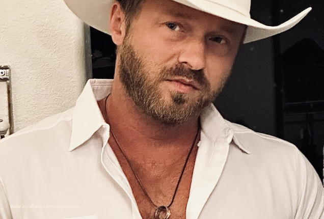 coaldaniels photos on CamsCB